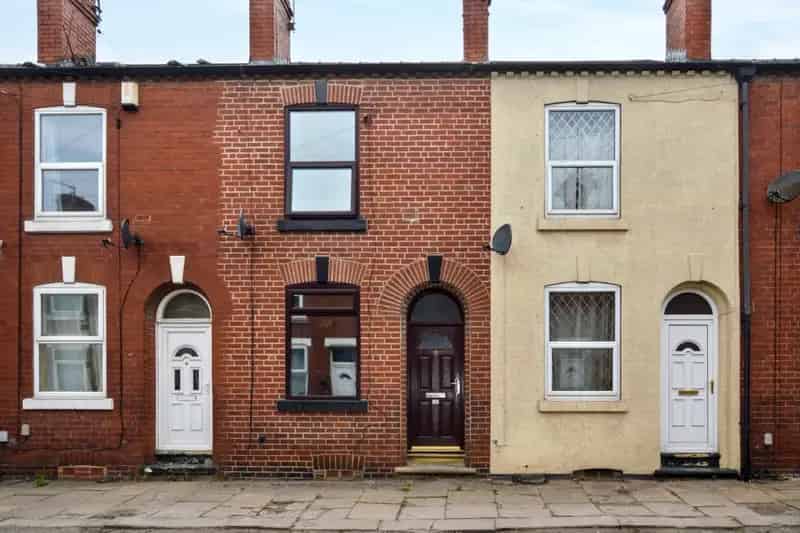2 Bedroom Terraced House Near Amenities