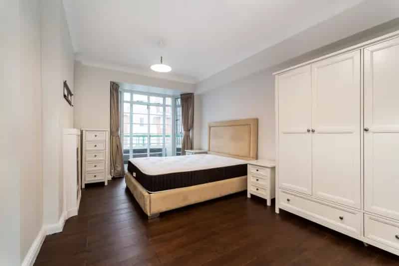 Three Double Bedroom Flat near Baker Street Station