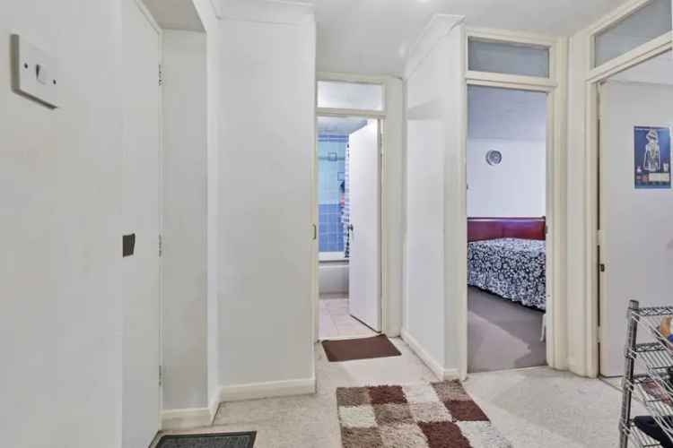 2 Bedroom Flat for Sale in Haywards Heath