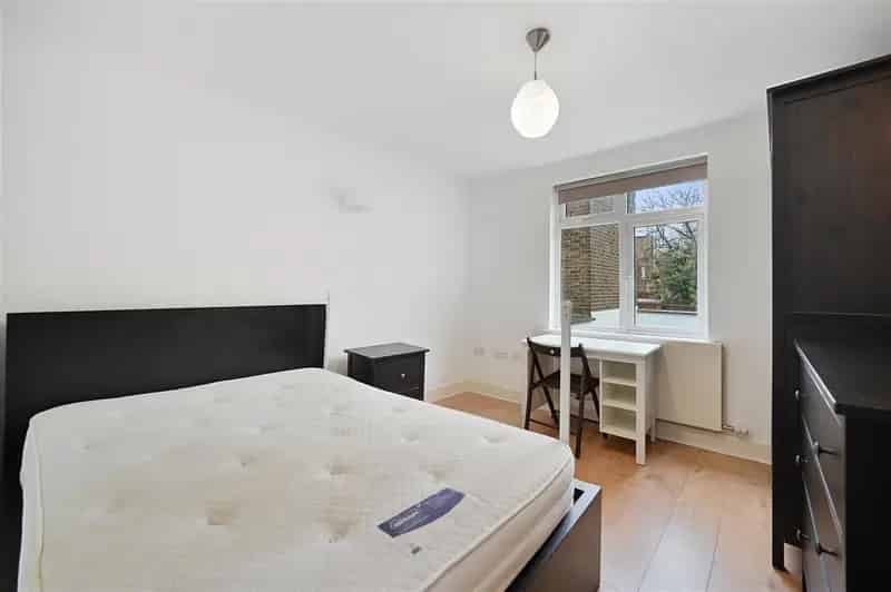 2 Bedroom Flat to Rent Acton Mainline Station
