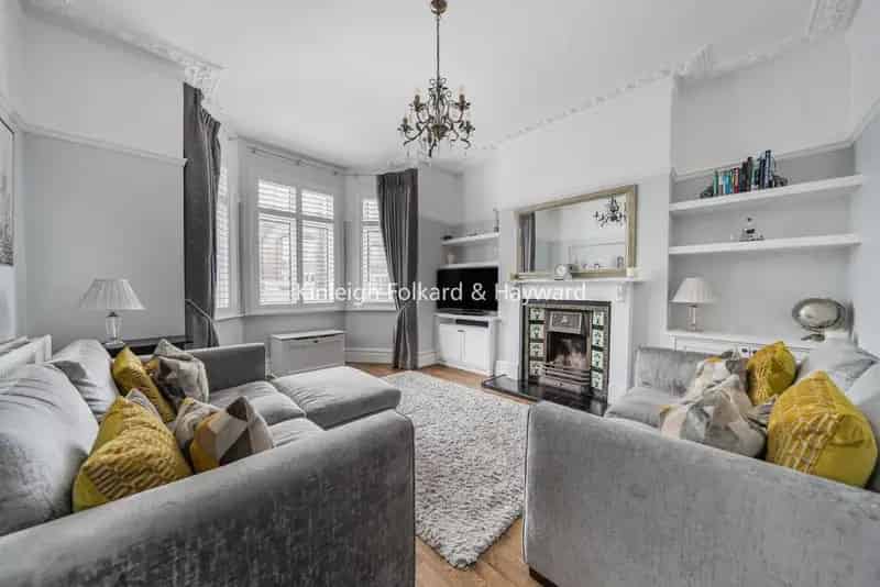 Four Bedroom Period Property in Chatterton Village