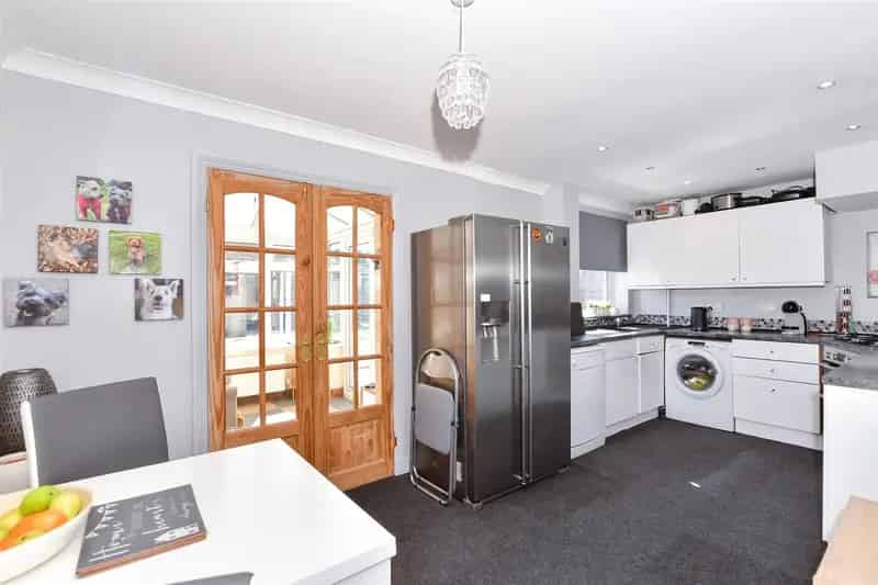 3 Bedroom Semi-Detached House for Sale Birds Estate