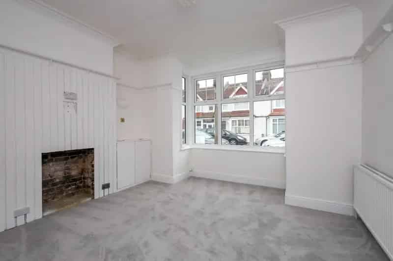 Three Four Bedroom House Near Princes Park Eastbourne