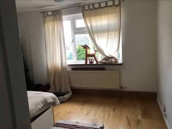 2-Bedroom 1st Floor Flat with Garden and Parking