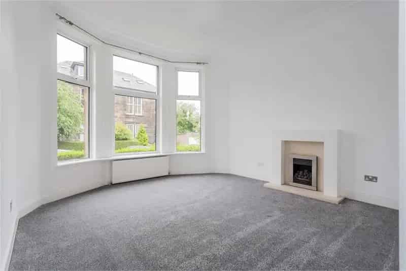 3 Bed Flat - Ground Floor with 1 Reception Room