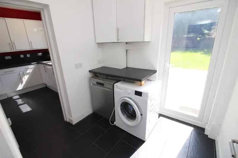 4 Bed Extended Family Home with Large Garden