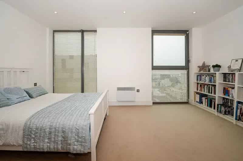 2 Bedroom Flat to Rent Liverpool L3 City Views Balcony Gym