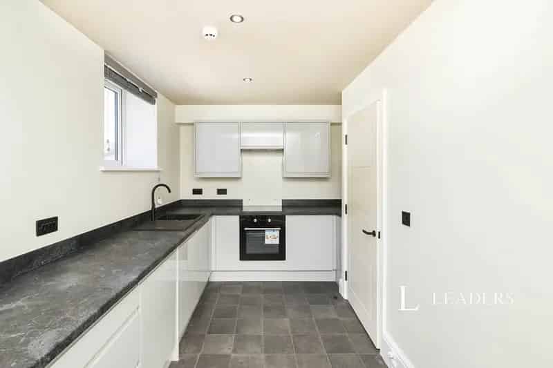 6 bedroom terraced house to rent