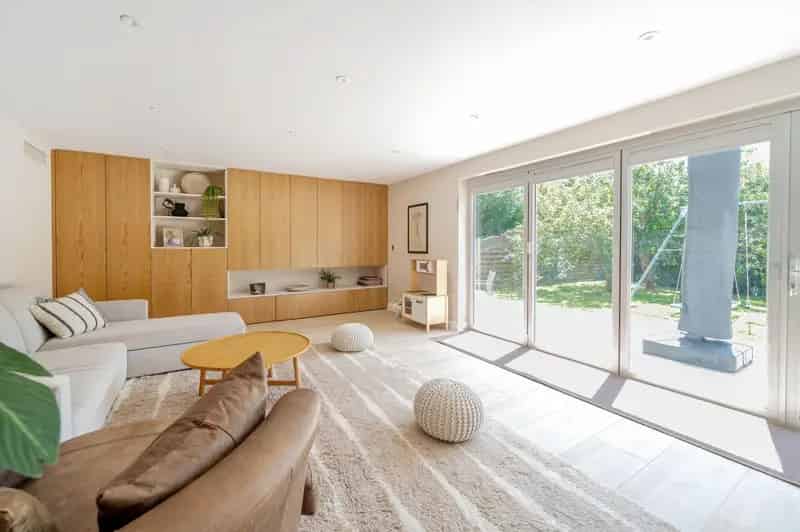 Four Five Bedroom Detached Family Home Studham Modern Kitchen Garden Driveway