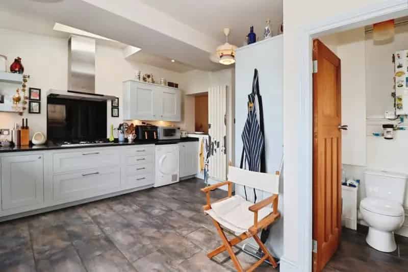 3 Bed House Near Airbus Rolls Royce Family Home Large Garden