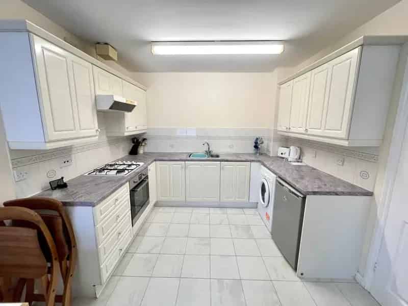 One Bedroom Ground Floor Apartment Cardiff Bay Furnished Available May