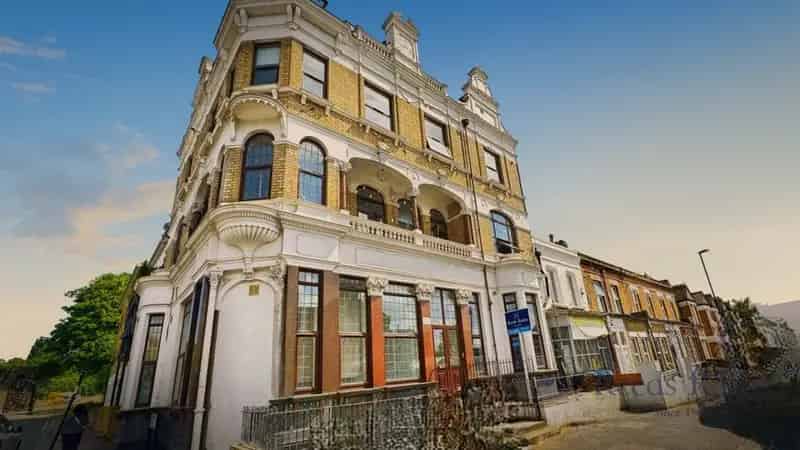 2 Bedroom Flat for Sale SE6 London