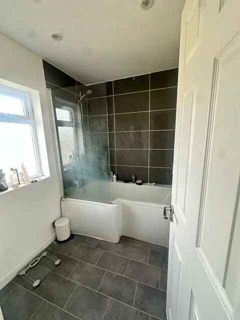 6 Bedroom Student Property Zero Deposit Available September