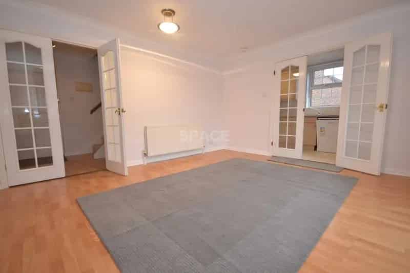 2 Bedroom Apartment House to Rent Wokingham Road