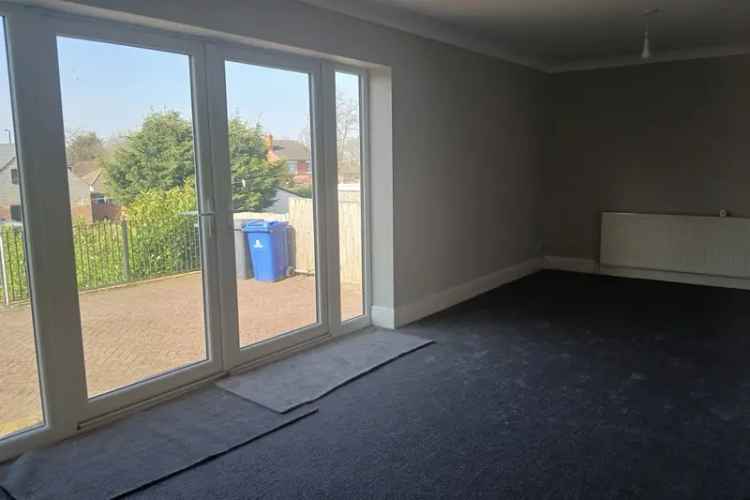 3 Bed Semi-Detached House with Driveway and Garden