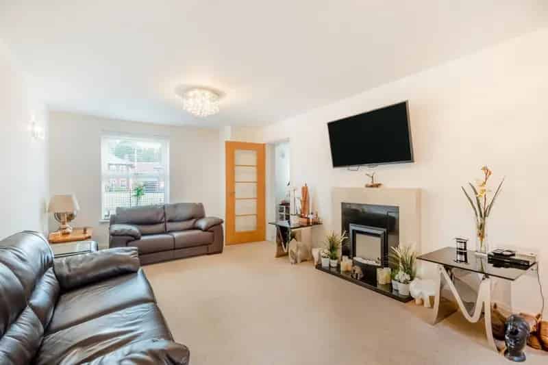 Four Bedroom House with Detached Garage and Garden Cromer