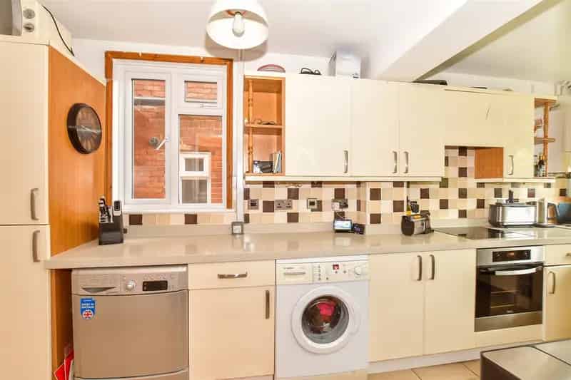 4 Bedroom Semi-Detached House for Sale in South Tonbridge