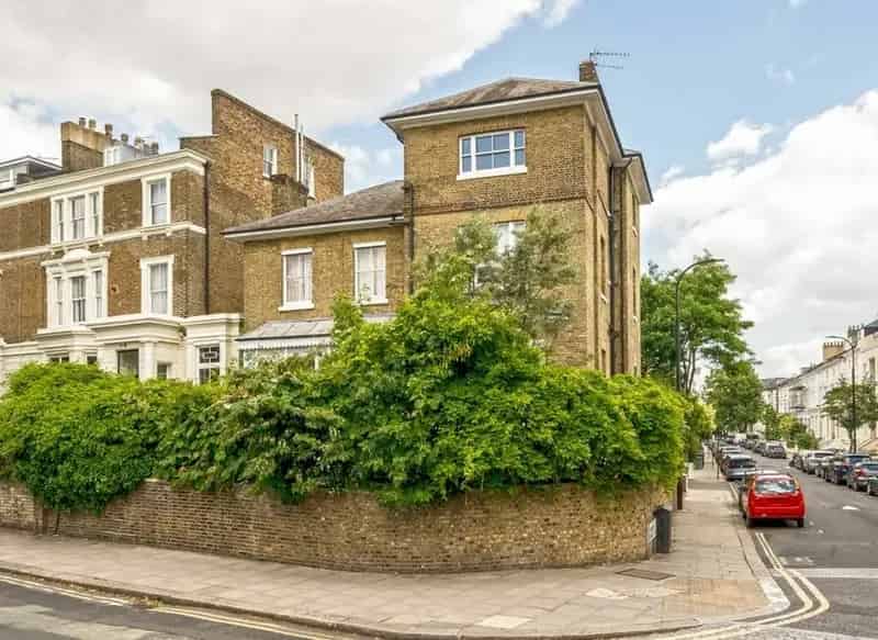 One Bedroom Apartment with Eat in Kitchen and Conservatory