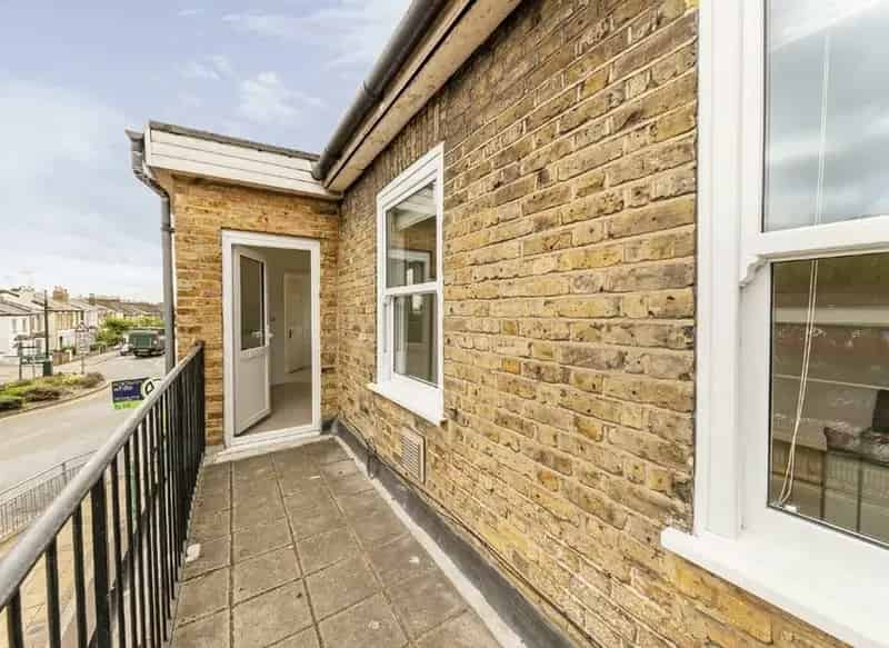 Wimbledon Flat: First Floor Conversion Near Tube Station