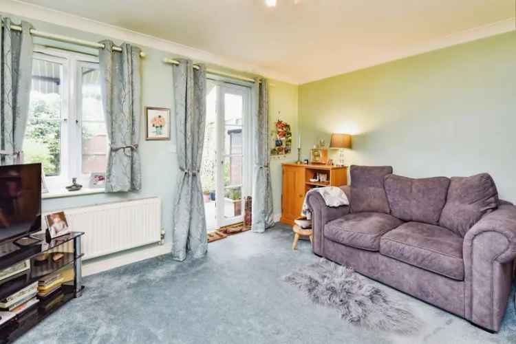Two Bedroom House in Chestnut Tree Gardens Warminster