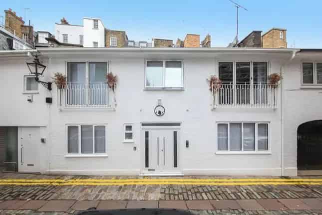 Luxury 3-Bedroom House for Sale in Cheval Place Knightsbridge