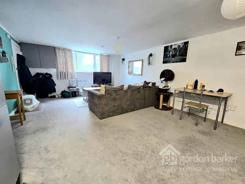 1 Bedroom Ground Floor Maisonette for Sale