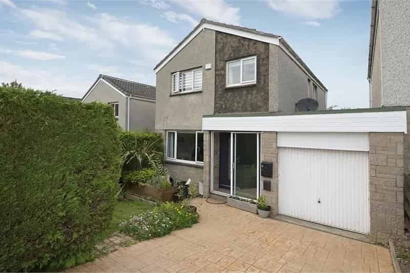 4 Bed Detached House 2 Reception Rooms Modern Kitchen Garage
