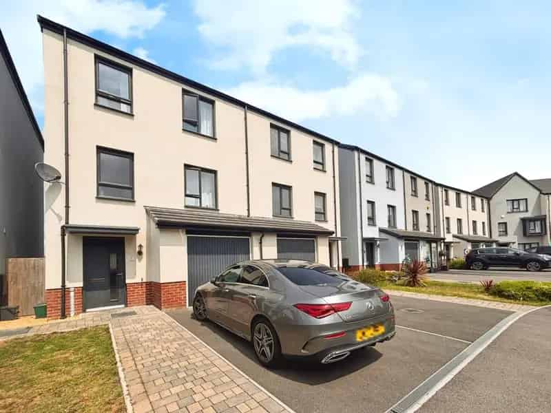4 Bedroom House Barry Waterfront Modern Specular Views