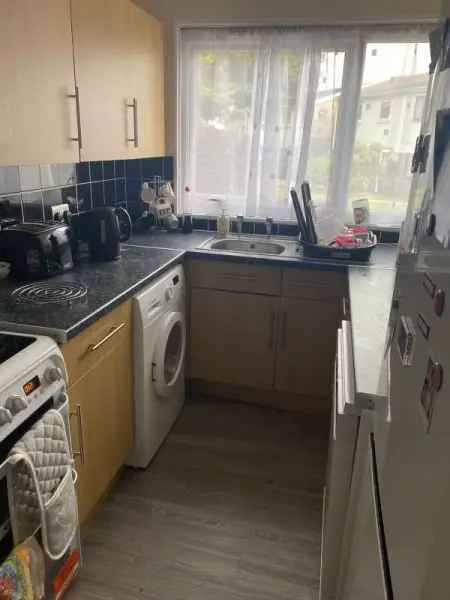 Flat For Rent in Horsham, England