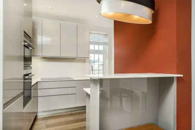 Flat to rent in Tamworth Street, London SW6