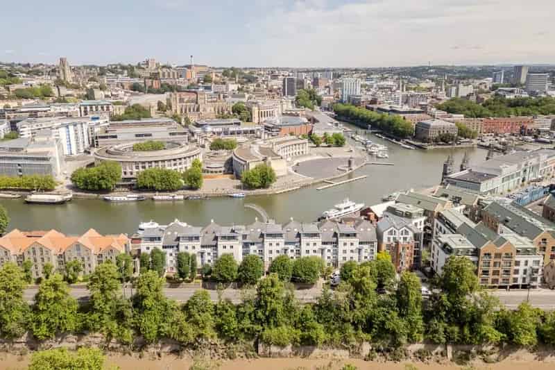 2 Bedroom Harbourside Apartment Bristol