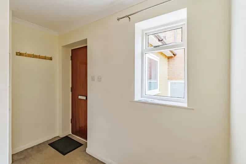 Top Floor Apartment Two Double Bedrooms Near Caterham Valley