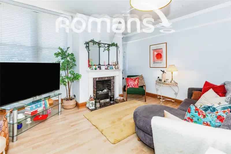 2 Bedroom Flat Ascot Berkshire Ground Floor Spacious Interior