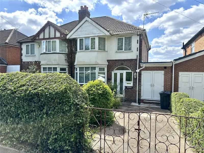 3 bedroom semi-detached house for sale