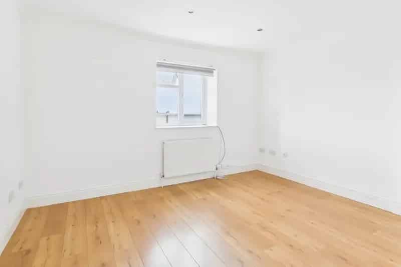 Two Bedroom Apartment Central Drayton Available Now