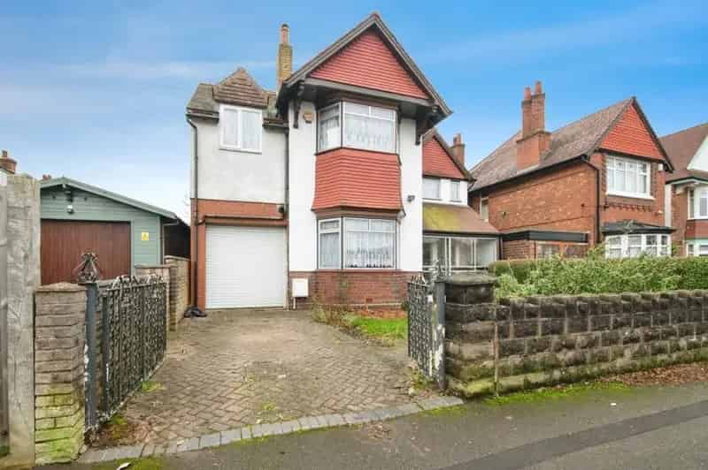 4-Bedroom Family Home in Edgbaston