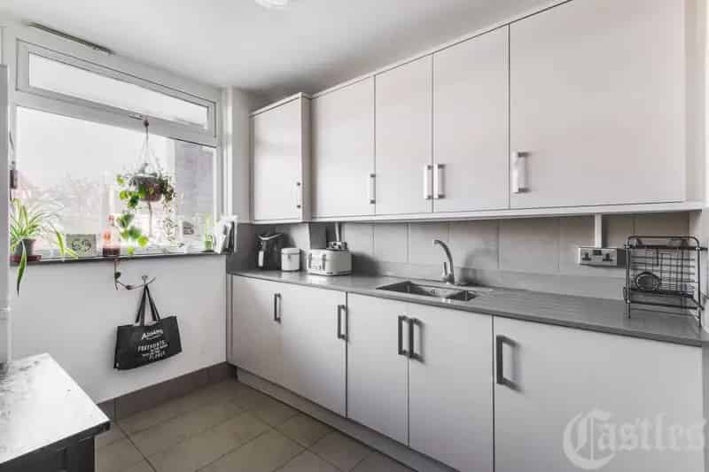 3 Bedroom Maisonette House to Rent Near Homerton Station