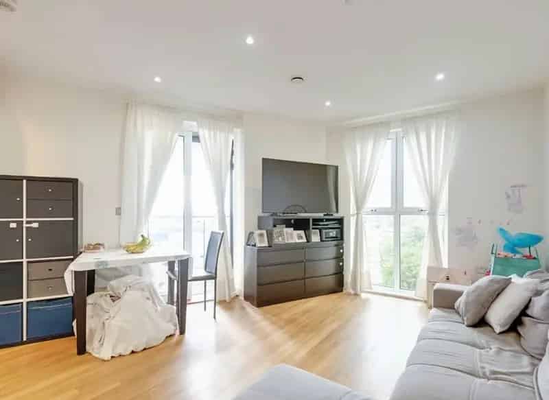 One Bedroom Apartment Near Alperton Hanger Lane Tube Stations