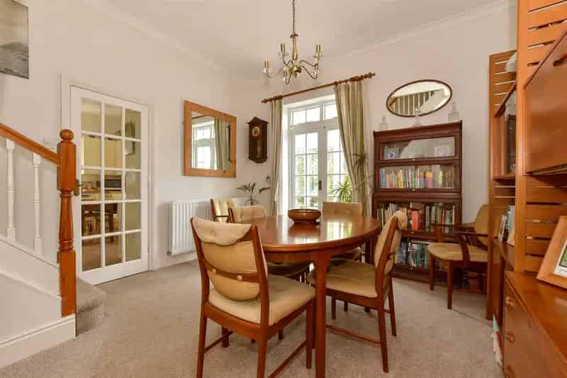 3 Bedroom Semi-Detached House for Sale near Totland Pier