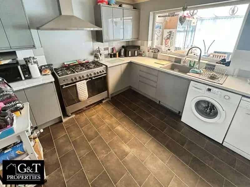 3 Bed House For Sale Spacious Family Home No Chain