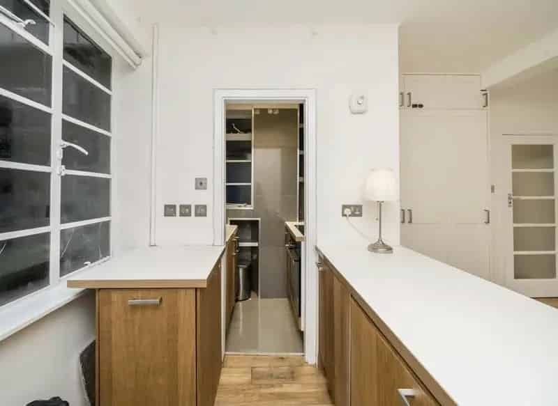 Art Deco Studio Flat Near Westfield Shopping Centre London