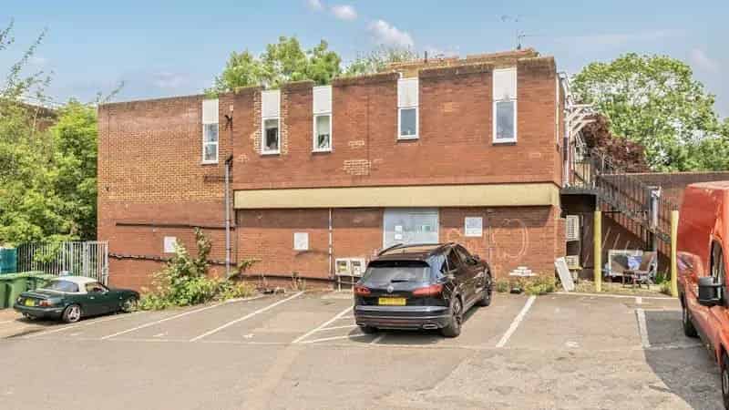 519 sq ft Shop Near Pinner Station - Parking Available