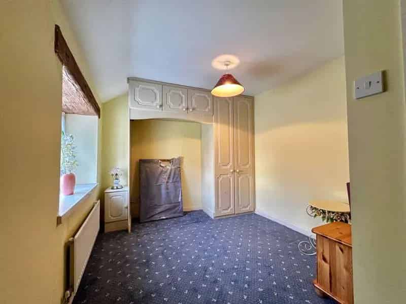 3 Bed Detached Cottage Near Town Centre