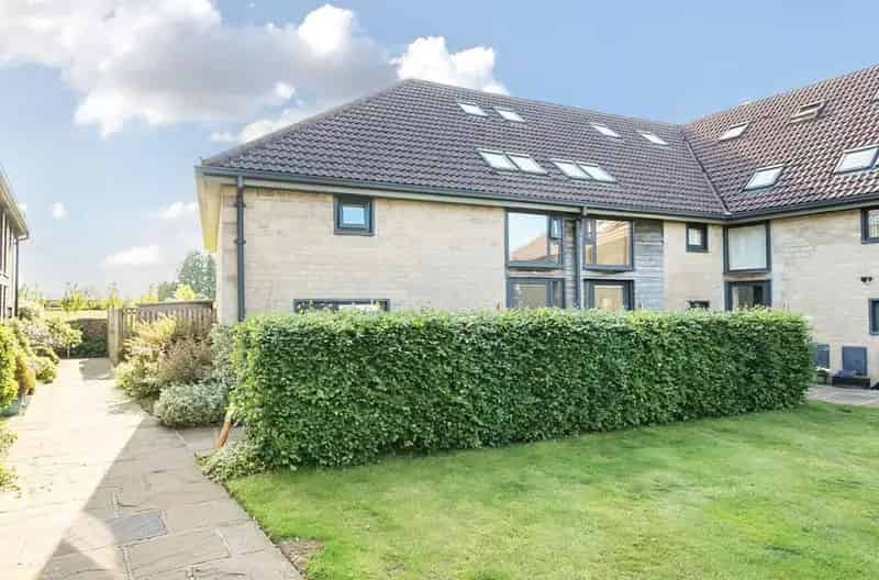 4 Bedroom Semi Detached House for Sale in Marshfield