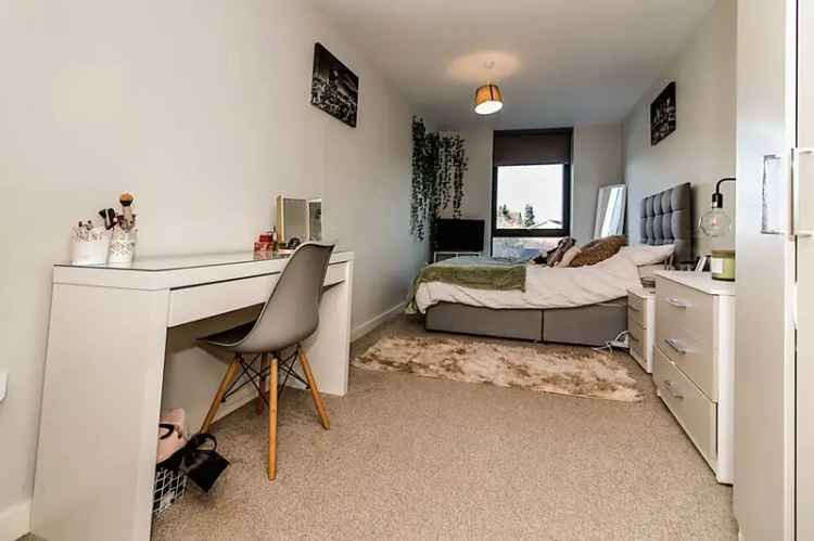 2 Bed Flat for Sale Salford M3 - Ideal Investment Opportunity