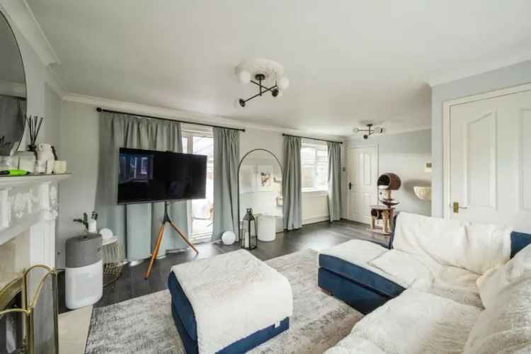 3 Bed Semi Detached House with Conservatory and Garage
