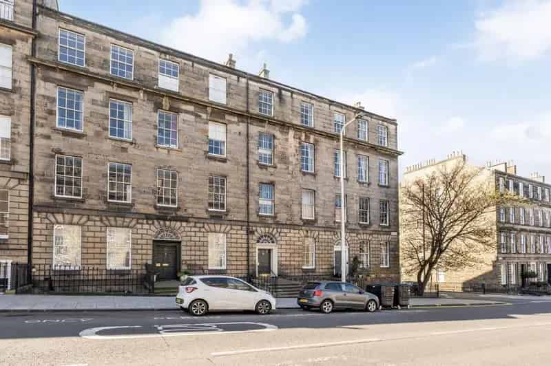 1 Bedroom Ground Floor Flat for Sale in Edinburgh New Town