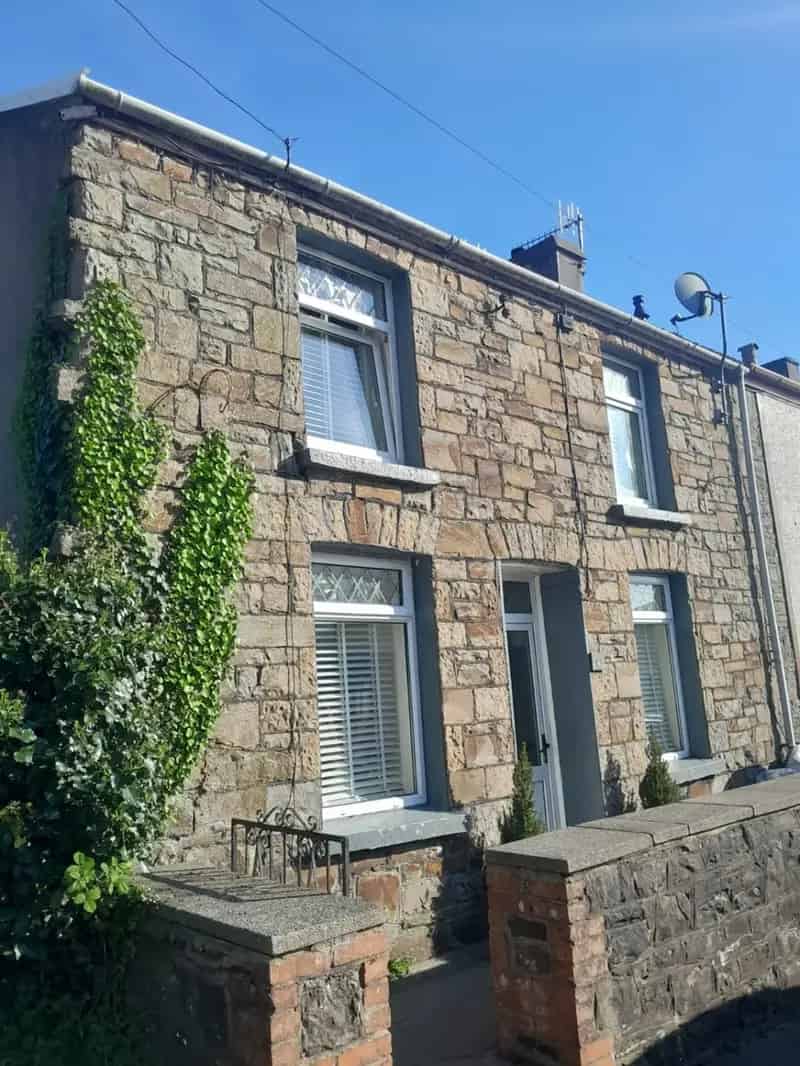 3 Bedroom End Terrace House For Sale