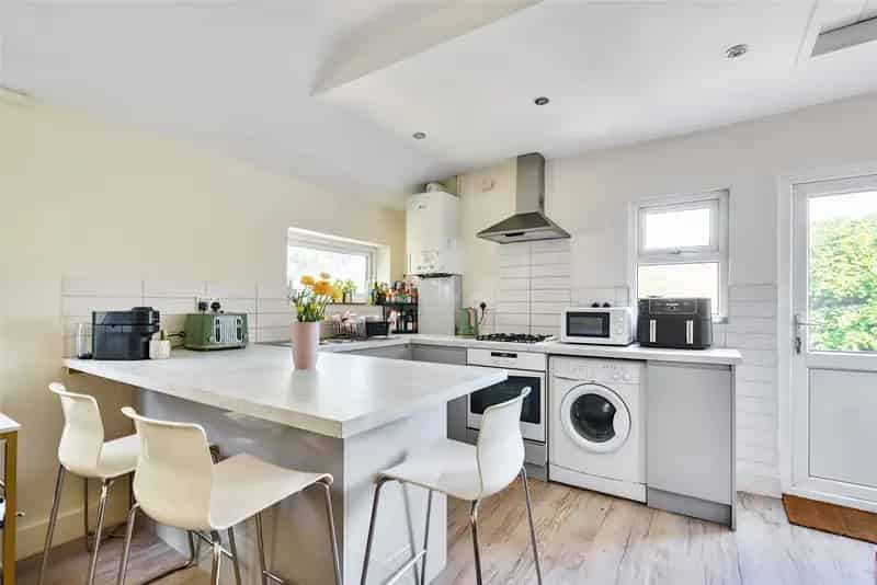3 Bedroom Flat Apartment for Sale