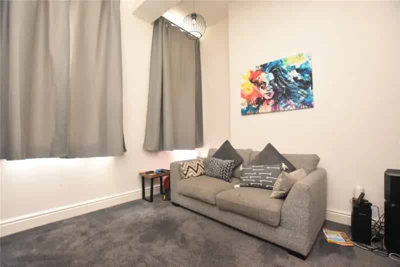 One Bedroom Flat for Sale in Morley - Great Value and Location